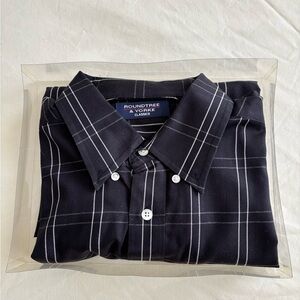 Roundtree in New York black shirt white stripe 60% cotton 40% polyester